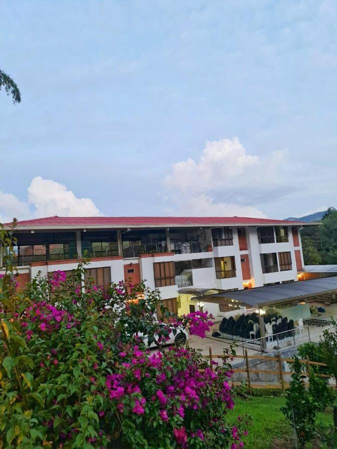 Hotel Bahia Del Faro Guatape Exterior photo